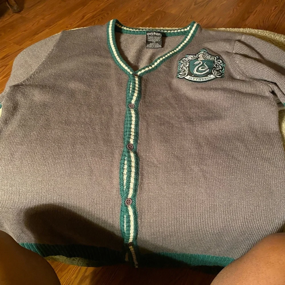 Warner Bros. Harry Potter/Wizarding World, Gray and Green Cardigan Sweater, Sz L - Picture 6 of 6